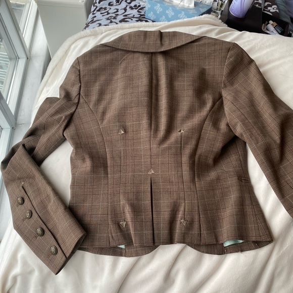 Burgundy plaid designer Blazer with Faux Fur Trim - Picture 7 of 16